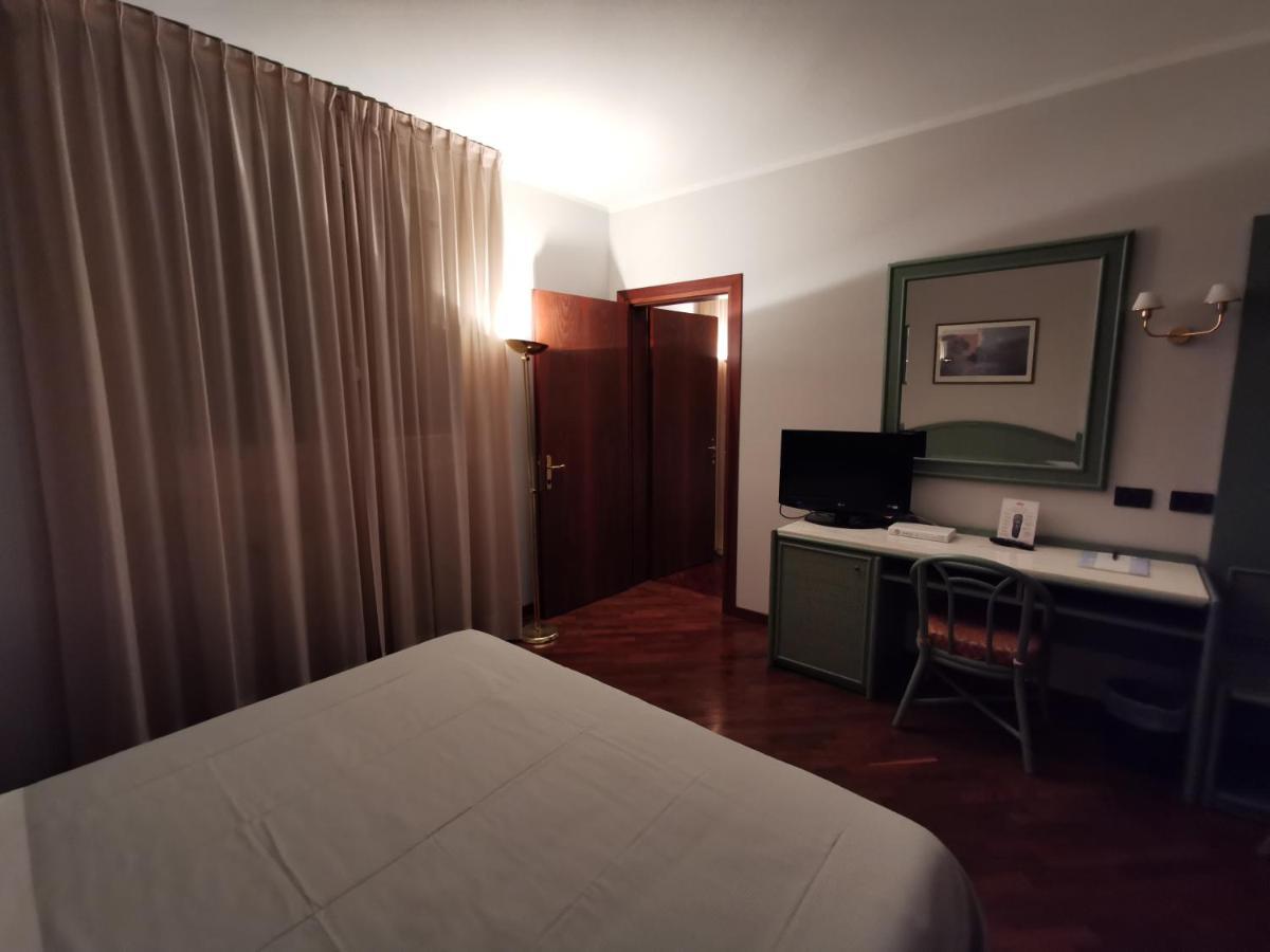Hotel Le Ville Hotel 4*