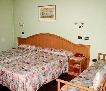 Hotel Hotel Le Ville Módena