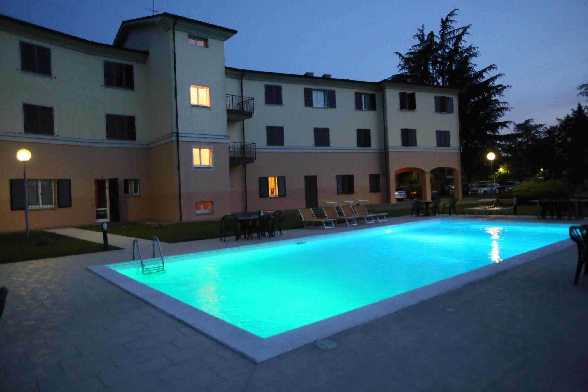 Hotel Le Ville Módena