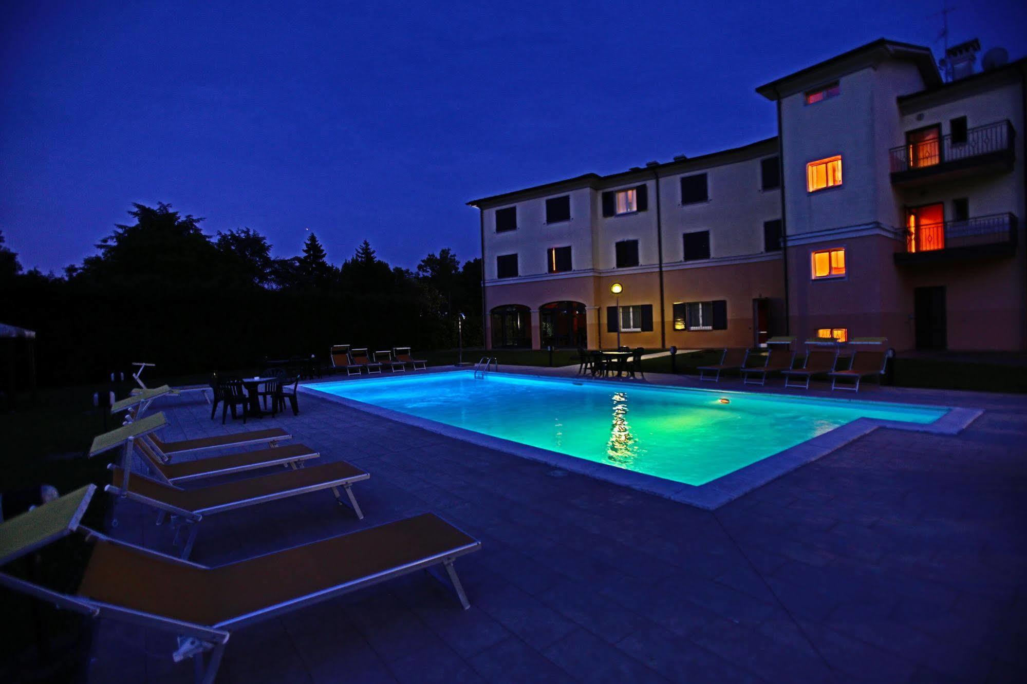 Hotel Le Ville Módena